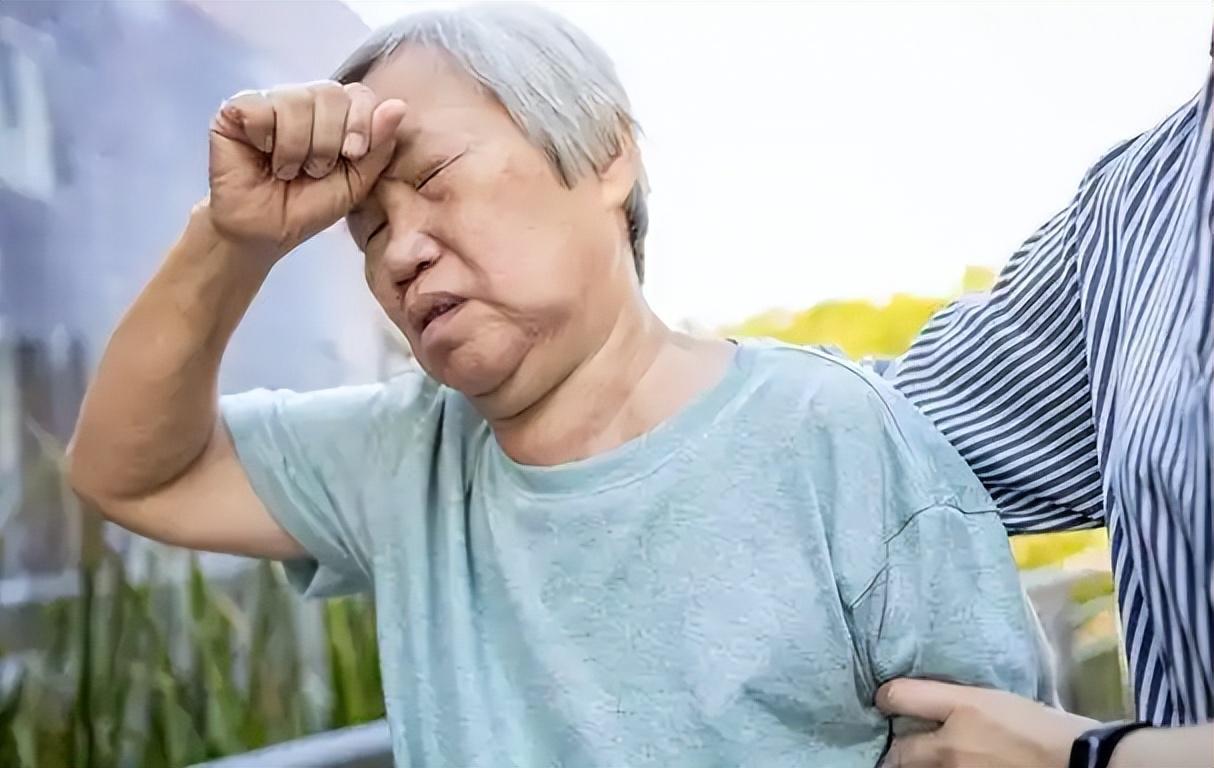 学医后才知道：脑梗最危险信号，不是手脚麻，而是频繁出现5症状 有人告诉你，