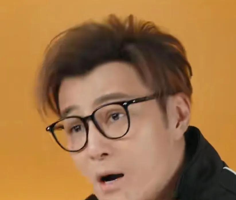 许绍洋在和队友们讨论剧本时，刘奕畅非常不耐烦，觉得许绍洋是在浪费时间，根本不配合