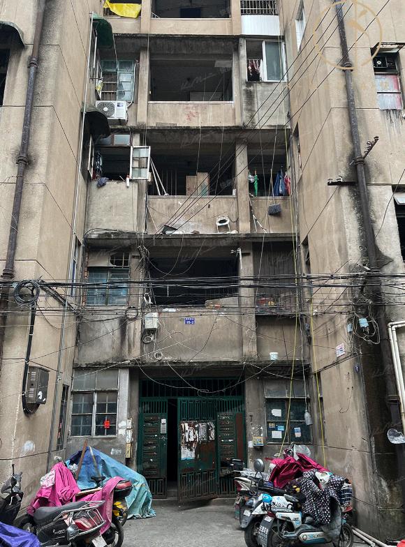 水泥寿命仅50年，建房用的水泥过期了怎么办？为何70年房屋产权？不少人在看到