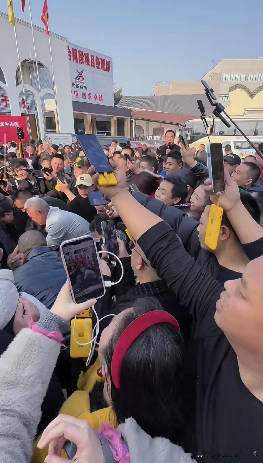 重庆合川生态园成网红扎堆地！现场挤爆堪比过年，到底是真热闹还是流量炒作？重