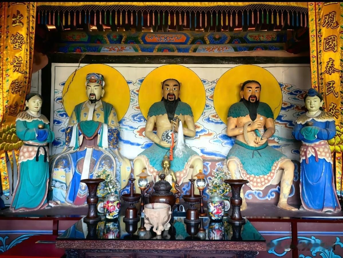 五台山金阁寺冷知识｜佛寺之中，竟供奉着华夏三皇大多数人到访金阁寺，目光都被