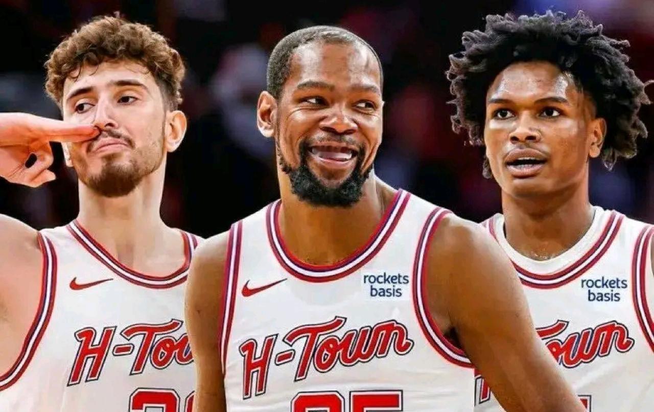 未来核心之一阿门汤普森！不知不觉，三年级的阿门目前已经是联盟里防守，抢篮板，速度