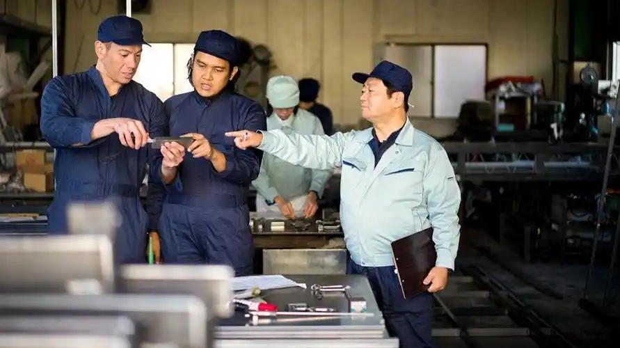数百万国人去越南打工，为啥不愿回国？越南待遇难道比中国更好。这是个奇怪的现象，越