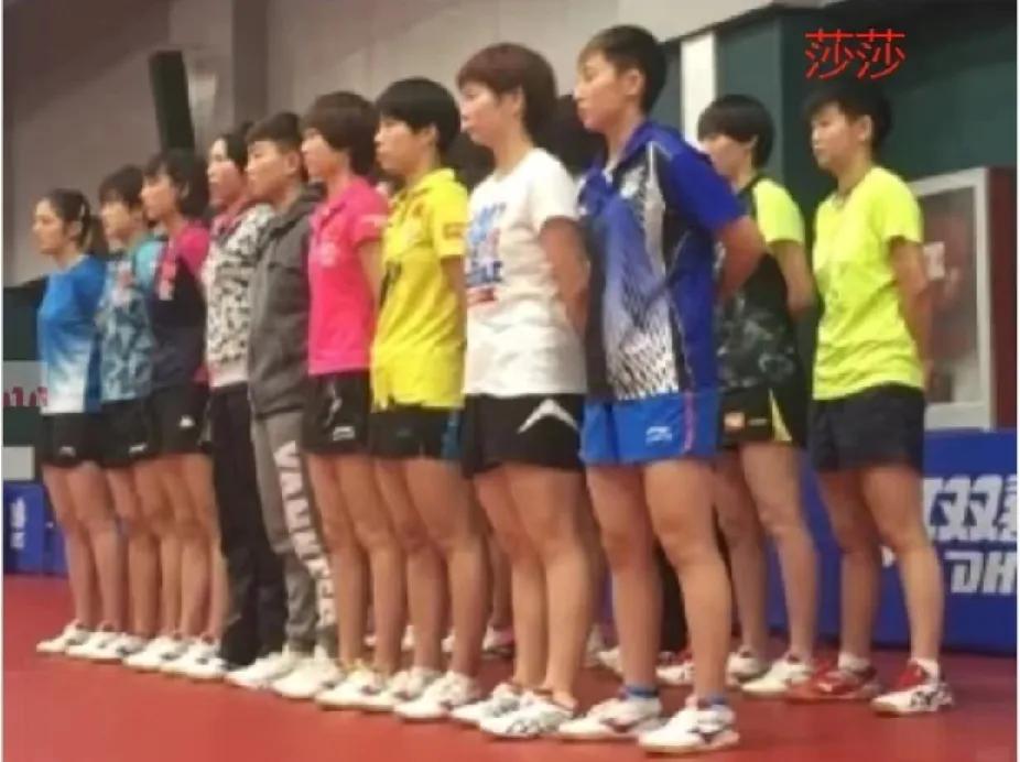 翻到孙颖莎2017年1月17日的旧照啦！当时她还在国乒女二队，参加大循环比赛，照