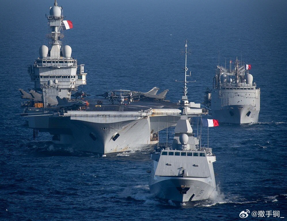 戴高乐号航母打击群今天从直布罗陀海峡进入地中海，正快速向东地中海驶去。图为资料。