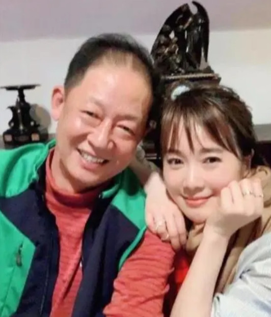 2020年，左小青借着酒劲问王志文“哥，拍《天道》时，我向你表白，你动心没”？王