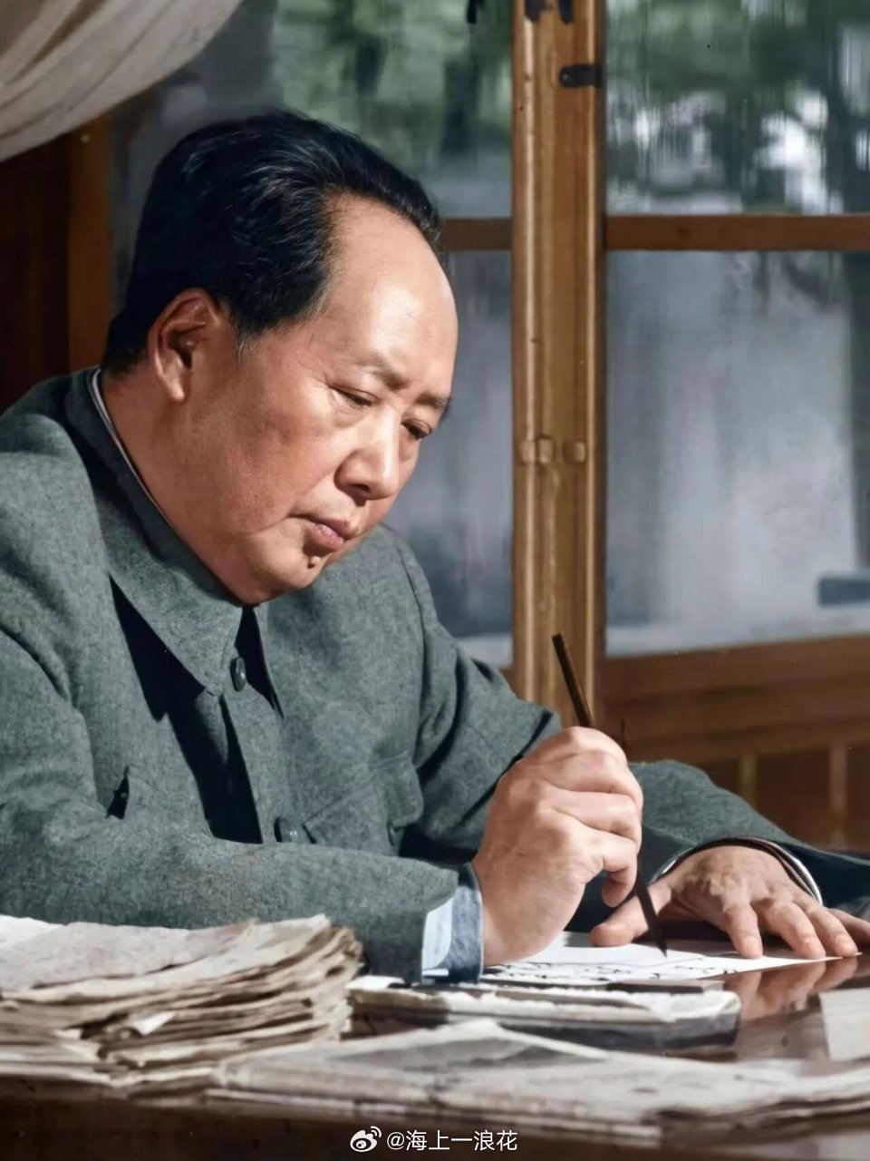 毛泽东一九五六年六月上旬纪事6月1日　上午，毛泽东在汉口住处和罗瑞卿、杨尚昆、王