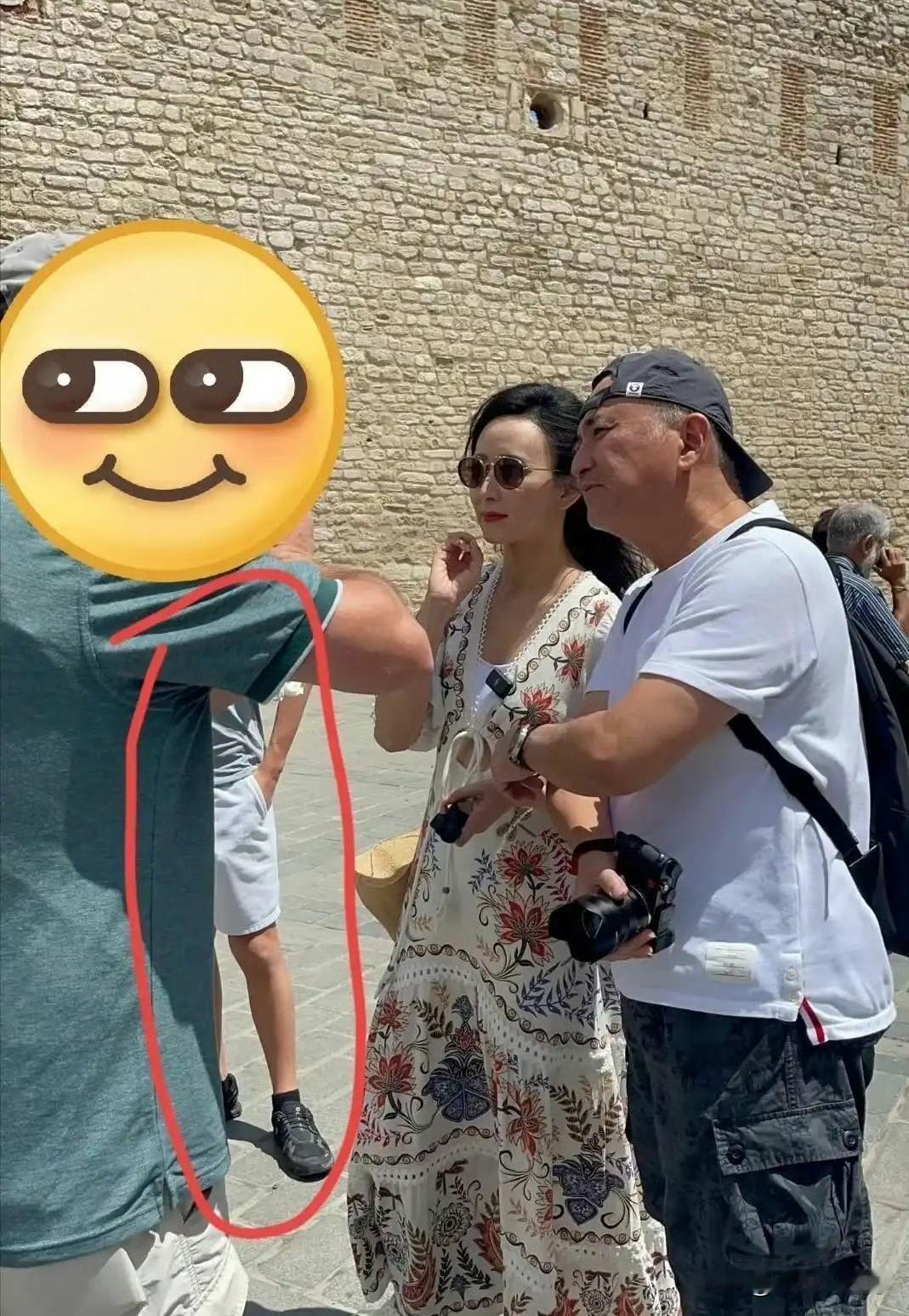 近日，胡静一家在土耳其游玩的画面曝光，引发网友热议。镜头中，胡静状态极佳，岁月似