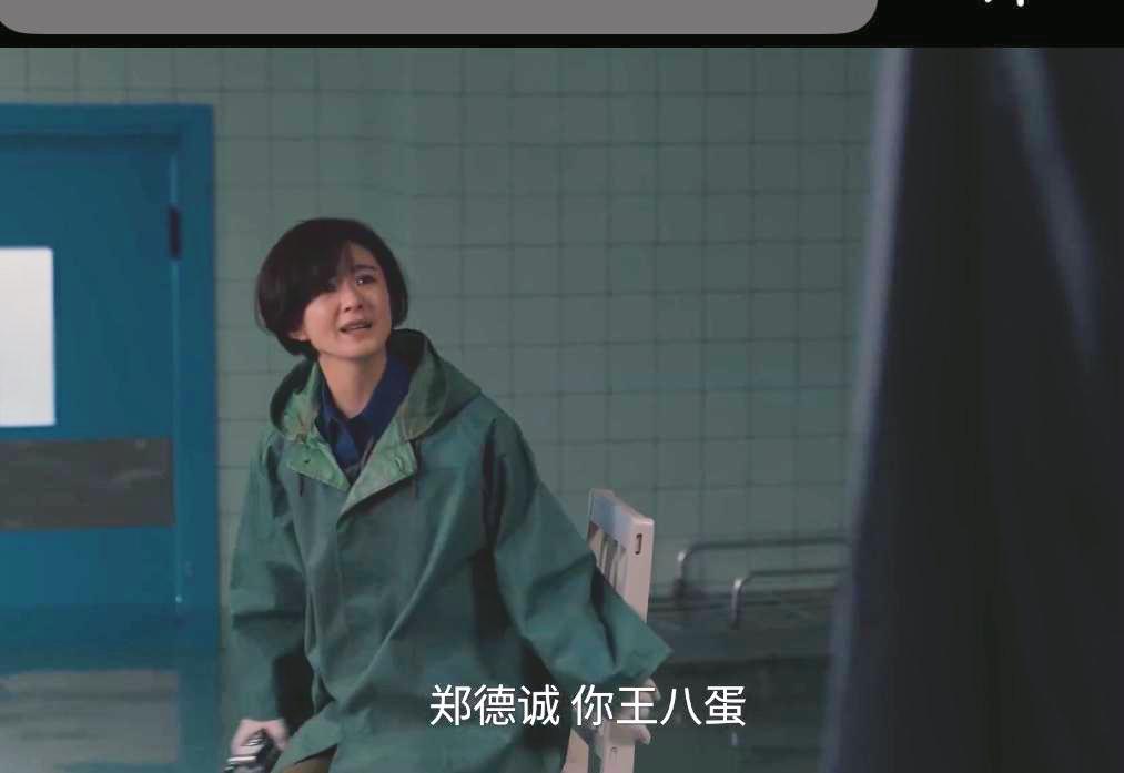 《小城大事》，突如其来的台风，狂风骤雨的紧张时刻。本以为，赵丽颖饰演的李秋萍