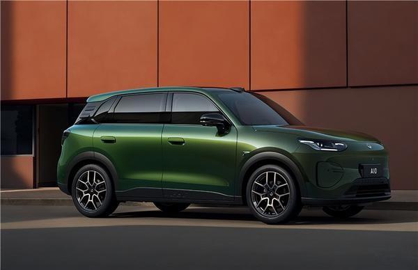 内蒙古和林格尔一个地方，聚集了111家算力中心。北京只有2家。大家聊起来都说