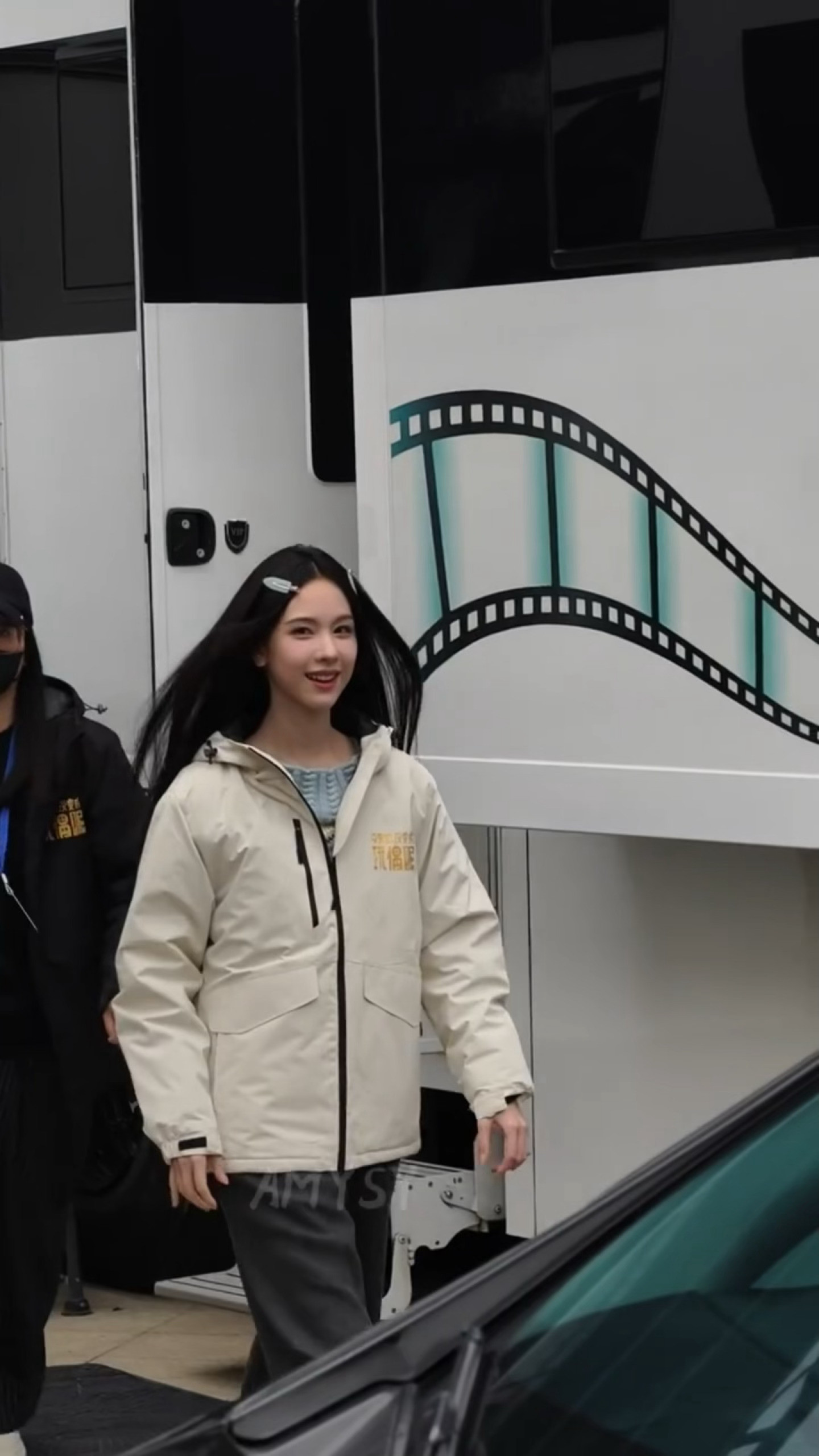 出妆了，完全是冷脸萌天才，病娇感太强了黑长直公主切造型美哭陈都灵新剧黑长直公主切