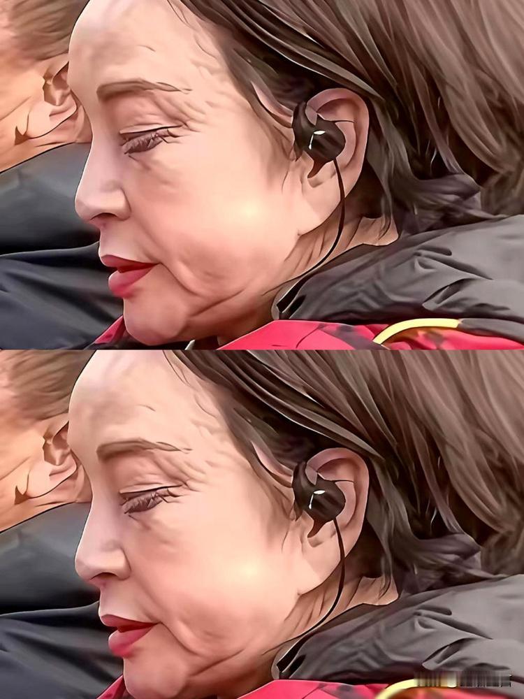 三亚直播间里嫩得像剥壳鸡蛋，路人手机怼脸一看，76岁的刘晓庆，简直是两个人。