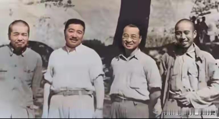 两位元帅、一大将和一上将，你知道陈赓大将身旁这位上将是谁吗？