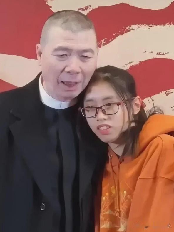 刷到冯小刚和徐帆离婚的消息，出于好奇，去看了下冯小刚的平台账号。他把关于徐