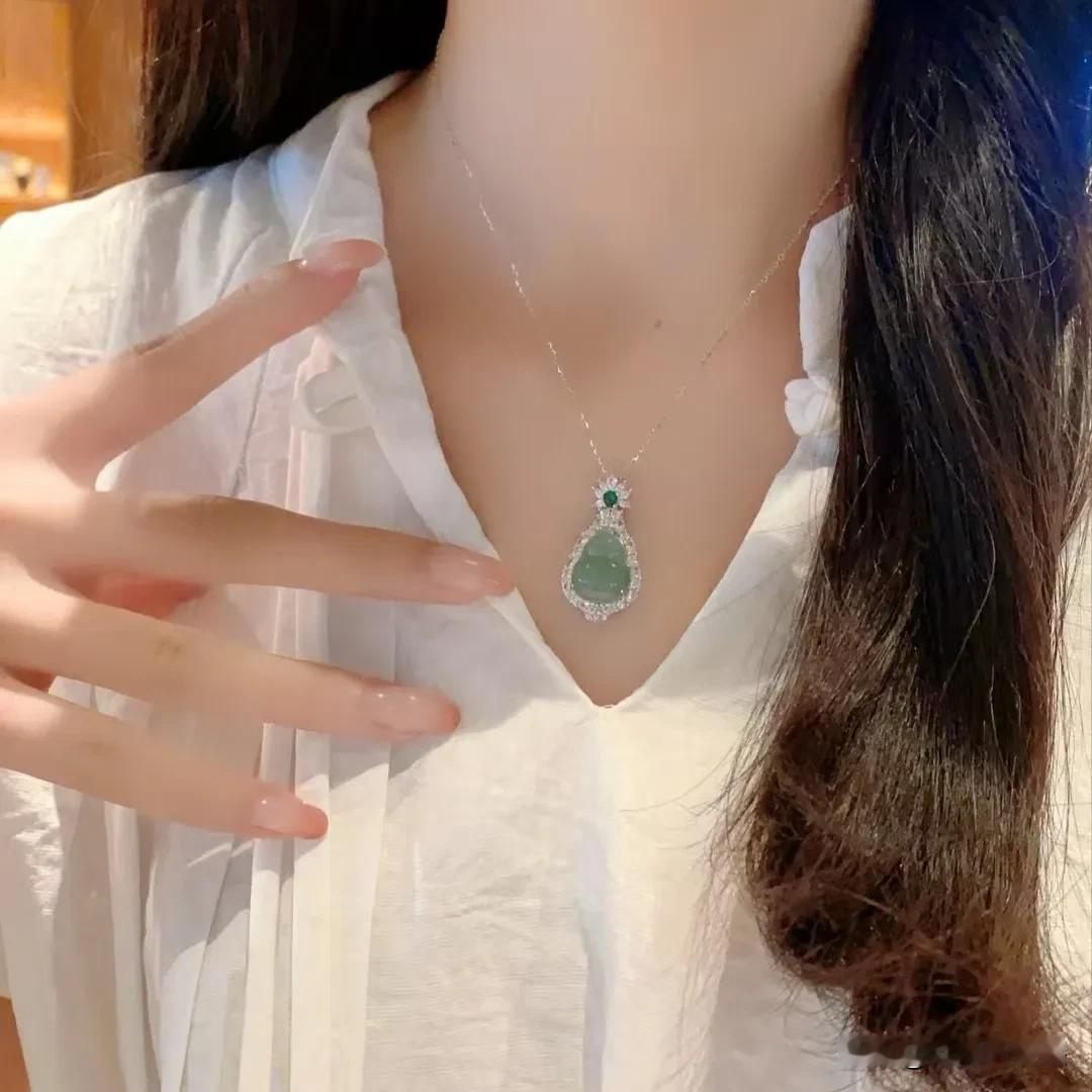 男人要懂得远离异性，每个人都会走到中年这条路的过程，如果你到中年遇到异性、特