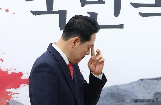 韩国国民力量伦理委两委员闪电辞职，韩东勋惩戒案或延后。国民力量中央伦理委员会7