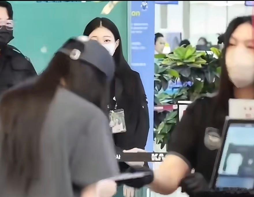 张元英对工作人员态度被审判也没看出张元英行为有什么问题啊？是不是因为后面女生过度