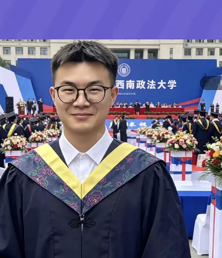 龚宝冬，重庆彭水人，2000年出生，2019年西南政法大学人工智能法学院本科毕业