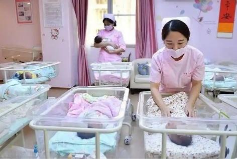 十年催生彻底失效！国家终于醒悟了：年轻人不生孩子，根本不是懒曾几何时，我们总