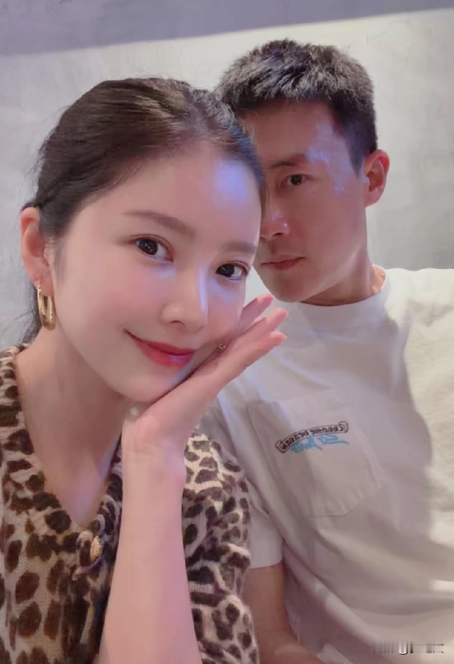 这狗粮撒的好，杜太太真的很漂亮！