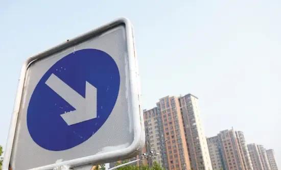 有时候大家会低估人们的承受能力。房价从2023年开始一路下降，