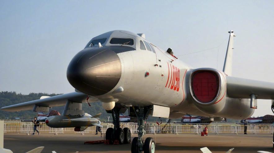 我国新一代远程战略轰炸机要亮相了？10月8日，西安阎良的航空工业一飞院开了一