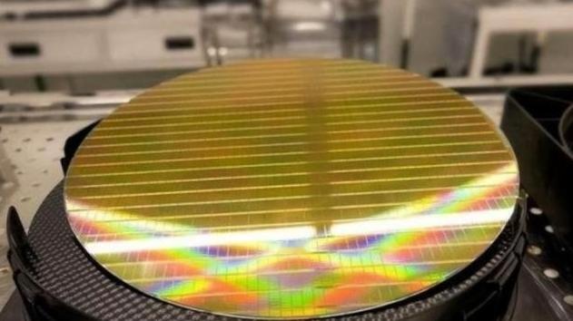 美利坚：绝不允许，使用美国技术的光刻机，卖给中国。中国：绝不允许，使用中国稀