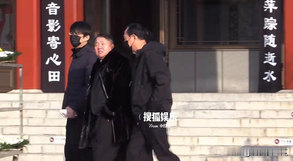 关键时候还是老人靠得住唐嫣父亲算是给大家吃定心丸了终于不用猜测人家怎么样了，