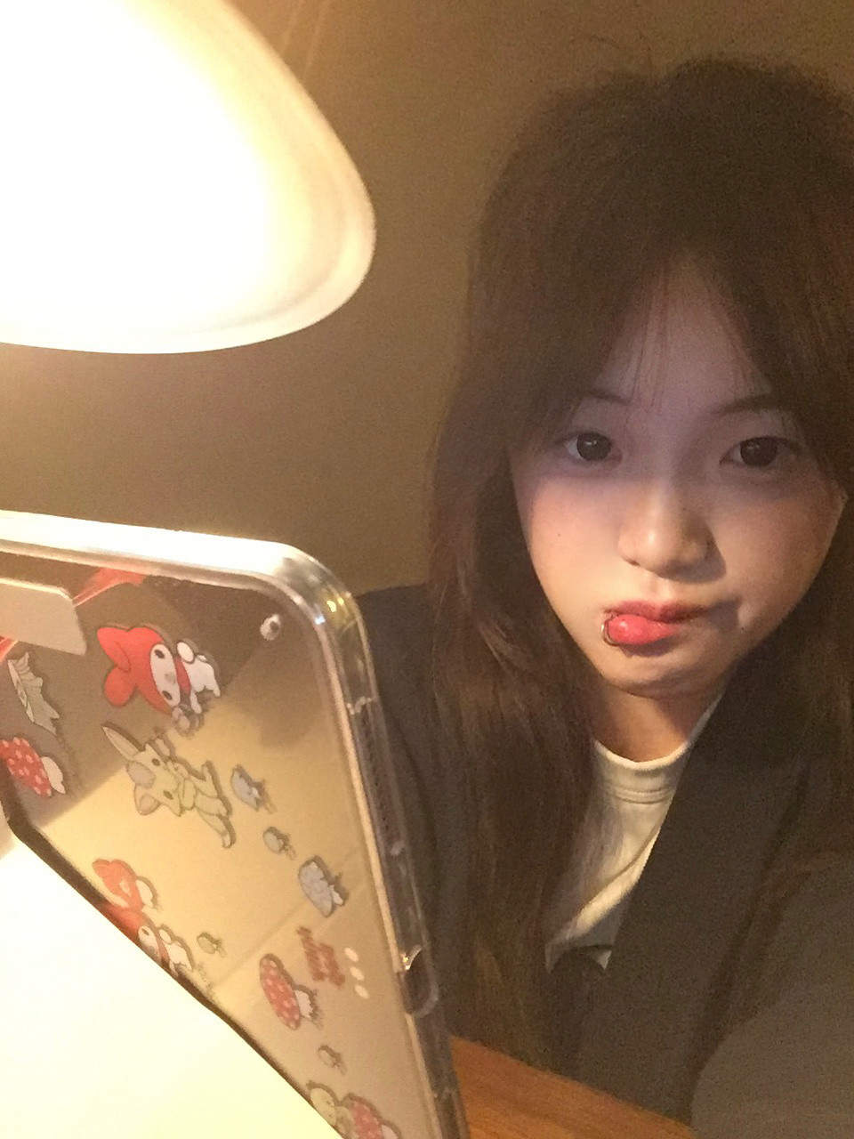 最常用的两个表情笑得面容凹陷、钉子微微长出