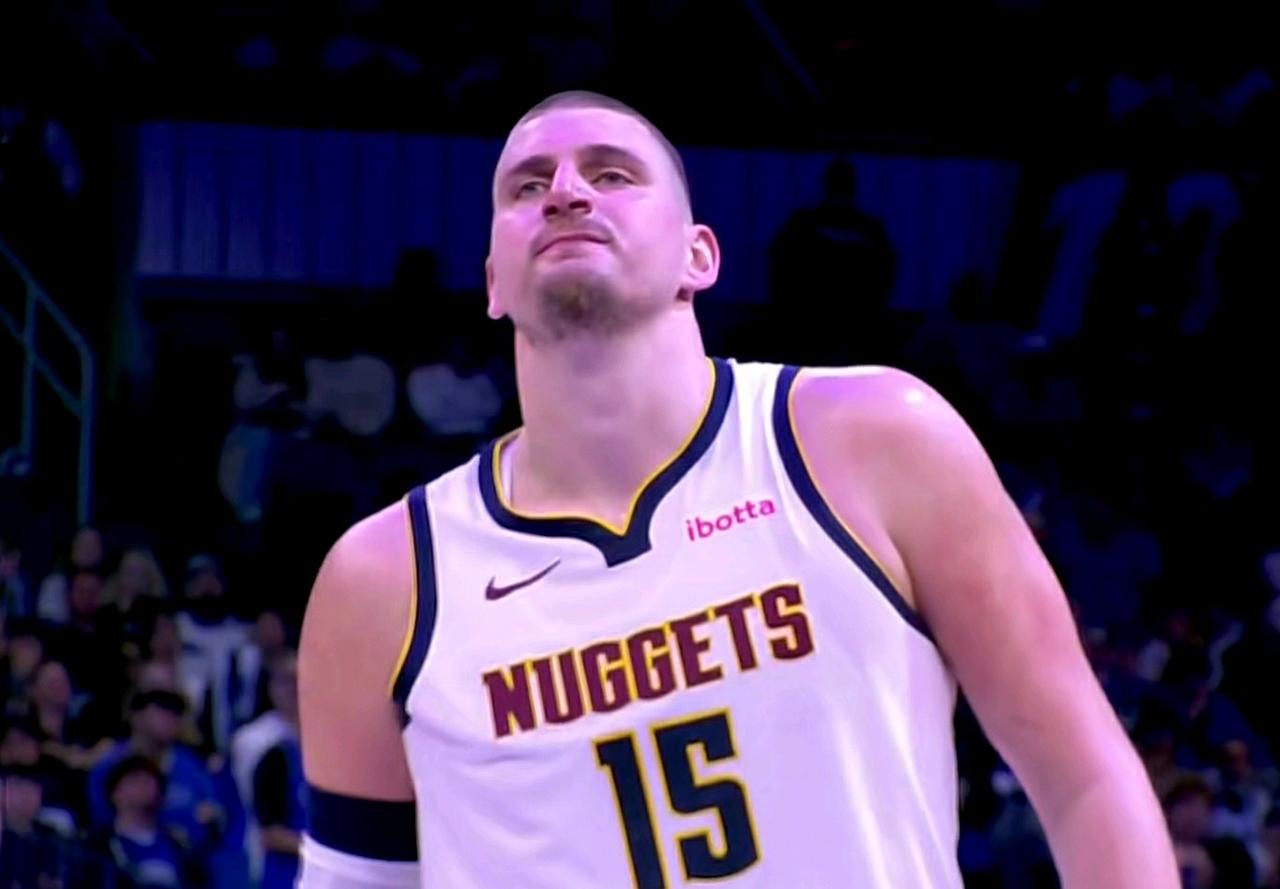 输赢全靠裁判说了算……这就是现在的nba，能不能让球员自己决定比赛？掘金客场