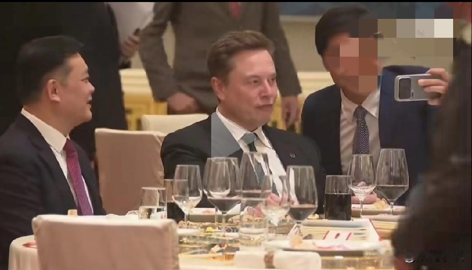 想不到：老特带800精兵来中国，今天的欢迎宴会上，我看到了有损尊严的一幕……