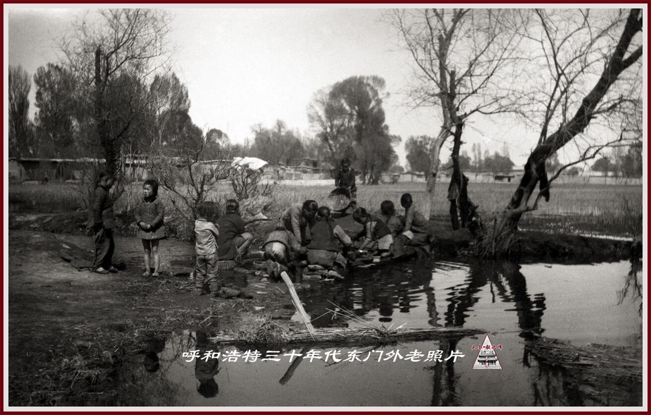 呼和浩特老照片欣赏：绥远城古城墙据介绍这是呼和浩特当年绥远城东门外的地方，也就