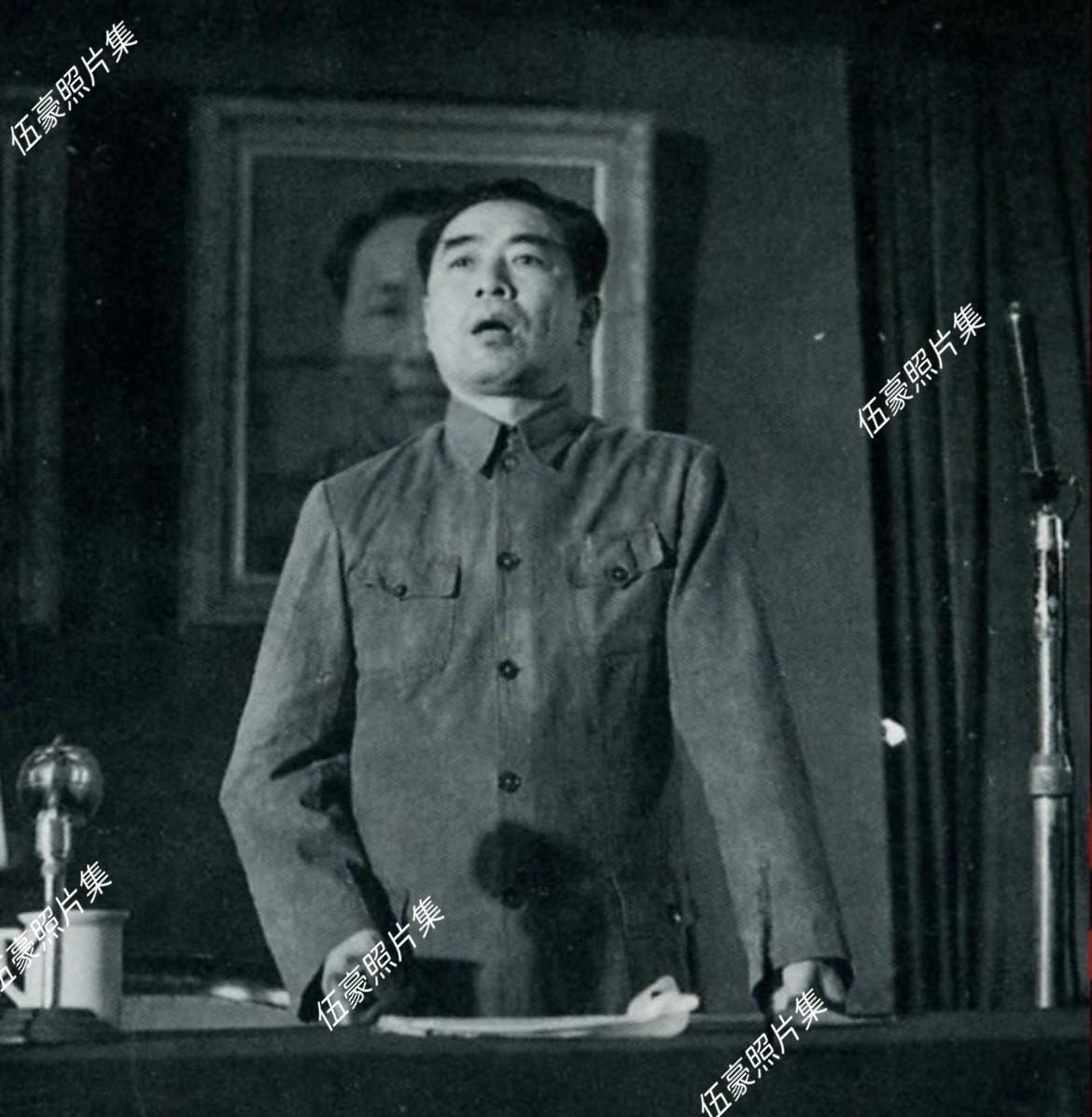 1949年7月6日，周恩来总理出席在北平召开的中华全国文学艺术工作者代表大会，并