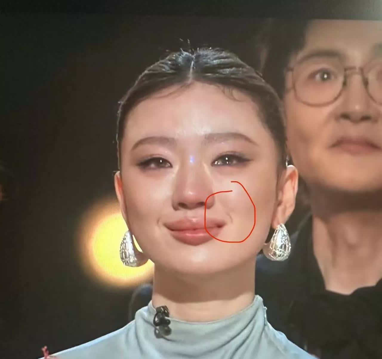 奉劝大家一句，千万别为单依纯没夺冠难过了，其实问题在她自身，从