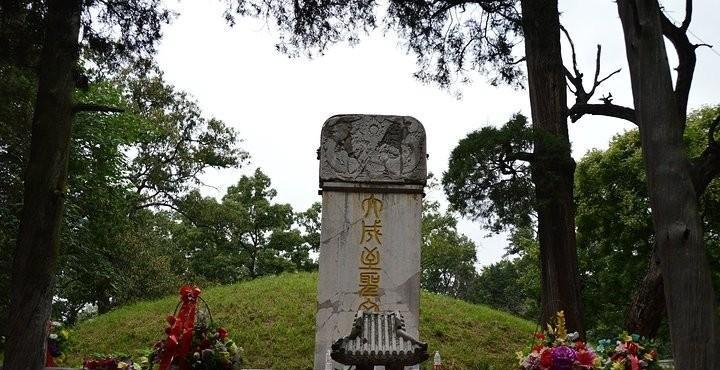 🌞1966年11月12日,孔林遭受了大规模的破坏,孔子墓首当其冲,人们带着