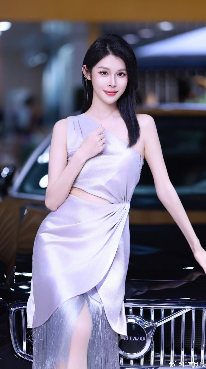 车模美女太性感了。