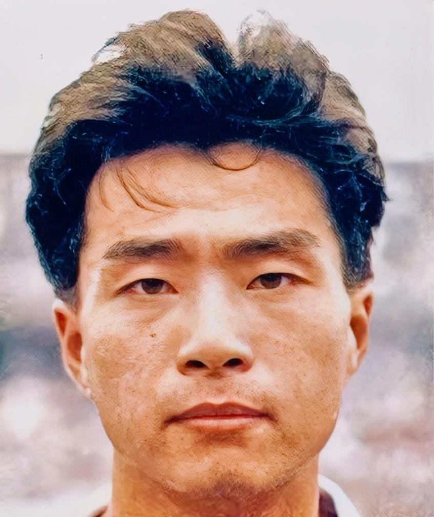 职业化以后上海申花队的整条后卫线，几乎所有的球员都或多或少都曾入选过国家队，范志