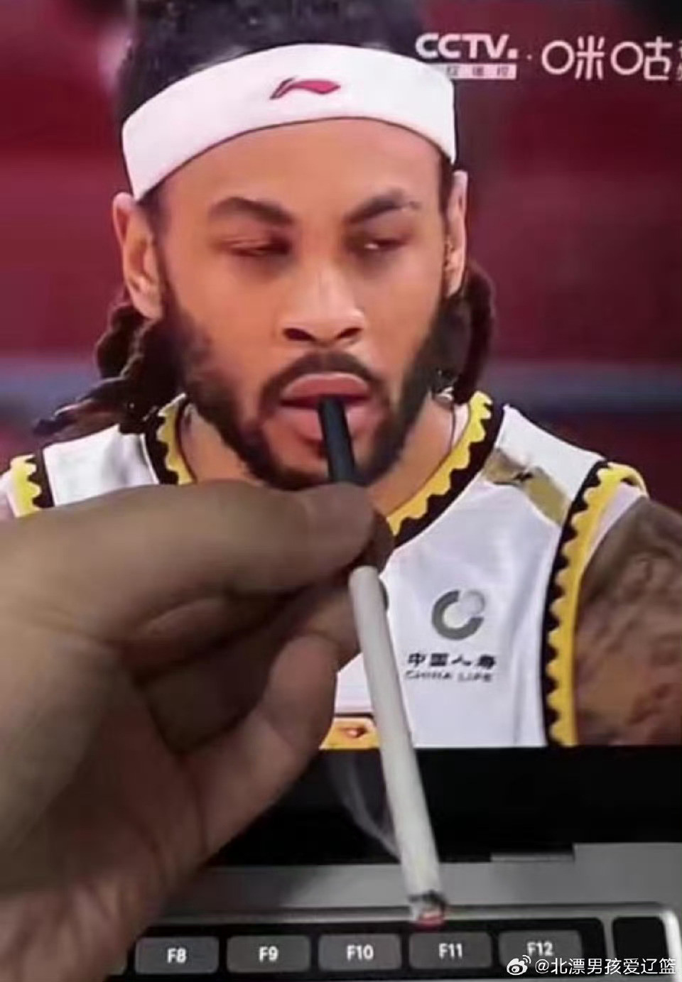 杨鸣指导为了这个家操碎了心知道球队要赶飞机大早上就给大莫打了电话。本来一个小小