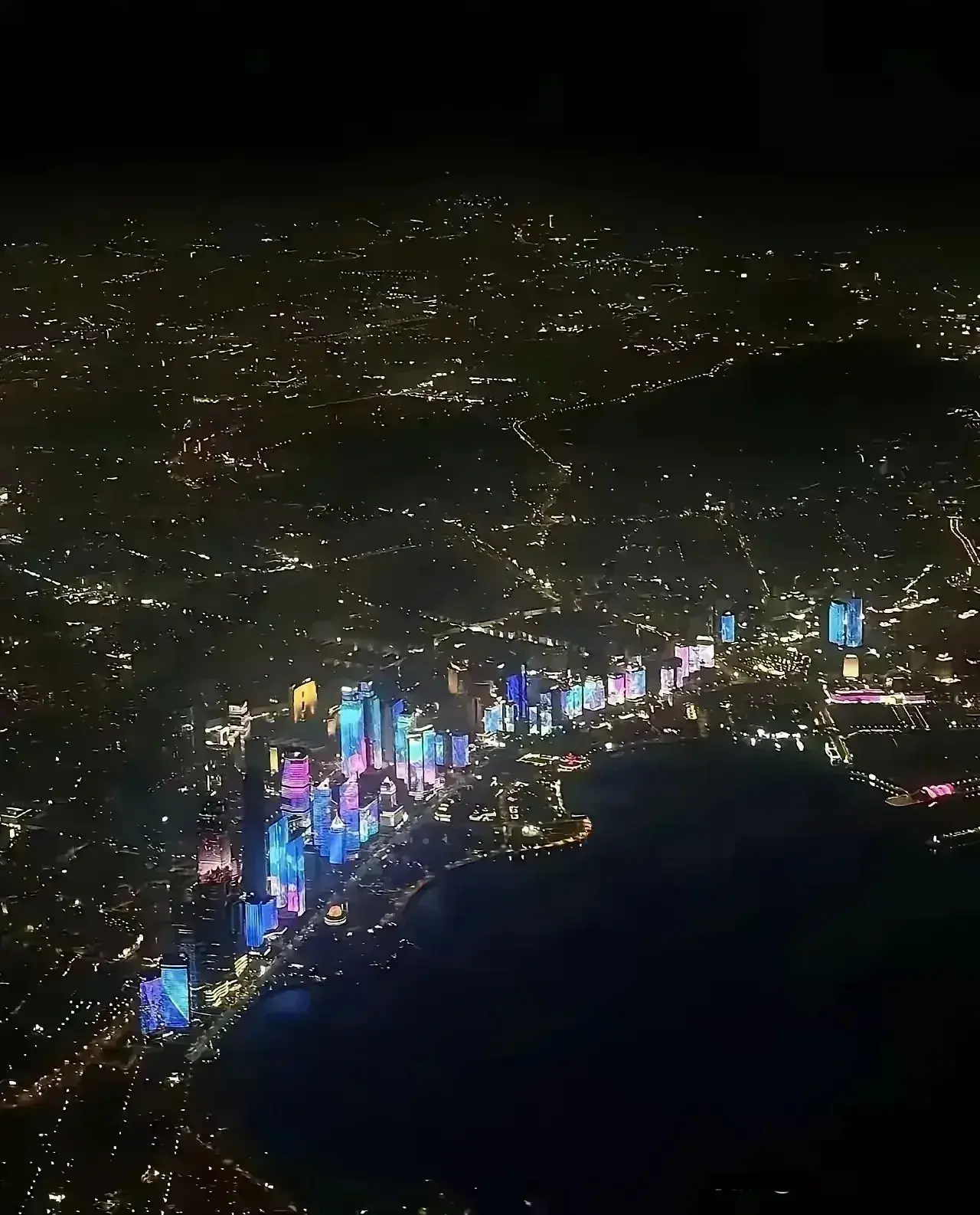 从天空中俯瞰城市，知道这是哪里吗？