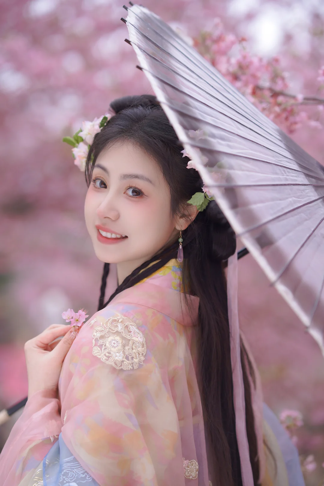 重庆的早樱花开了，这也太美了吧！🌸