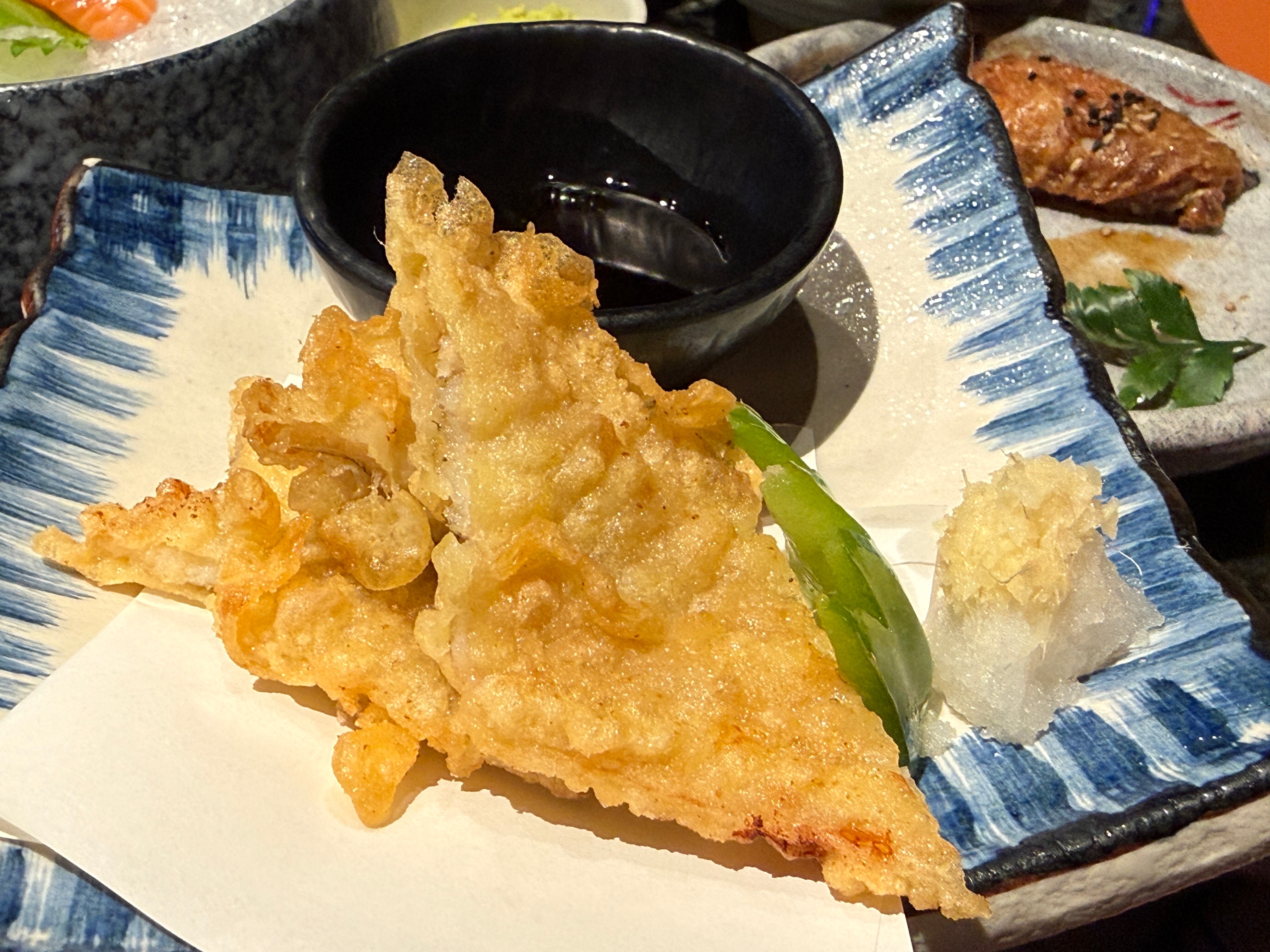 【低碳水第1/10天】中午只吃了一片黑面包，算是低碳水了。晚上吃了4个卷，小碗饭