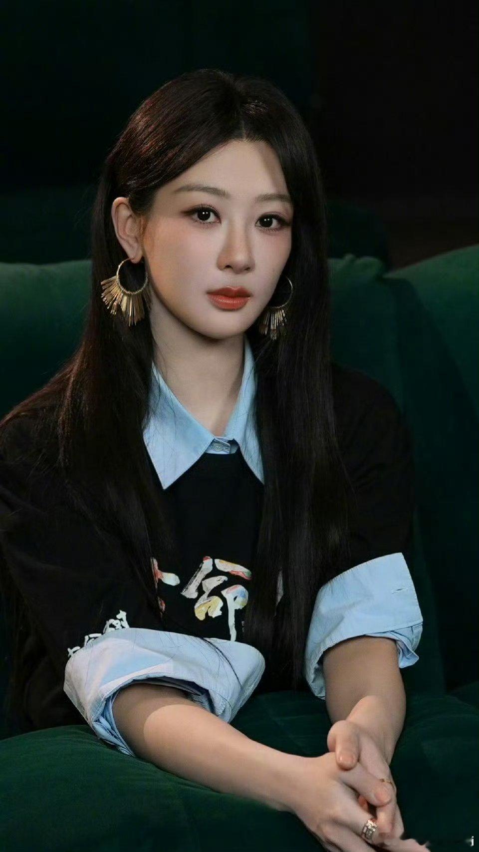 杨紫化妆金鹤龙，是真的美一大跳紫很适合淡妆，清纯女大学生的感觉