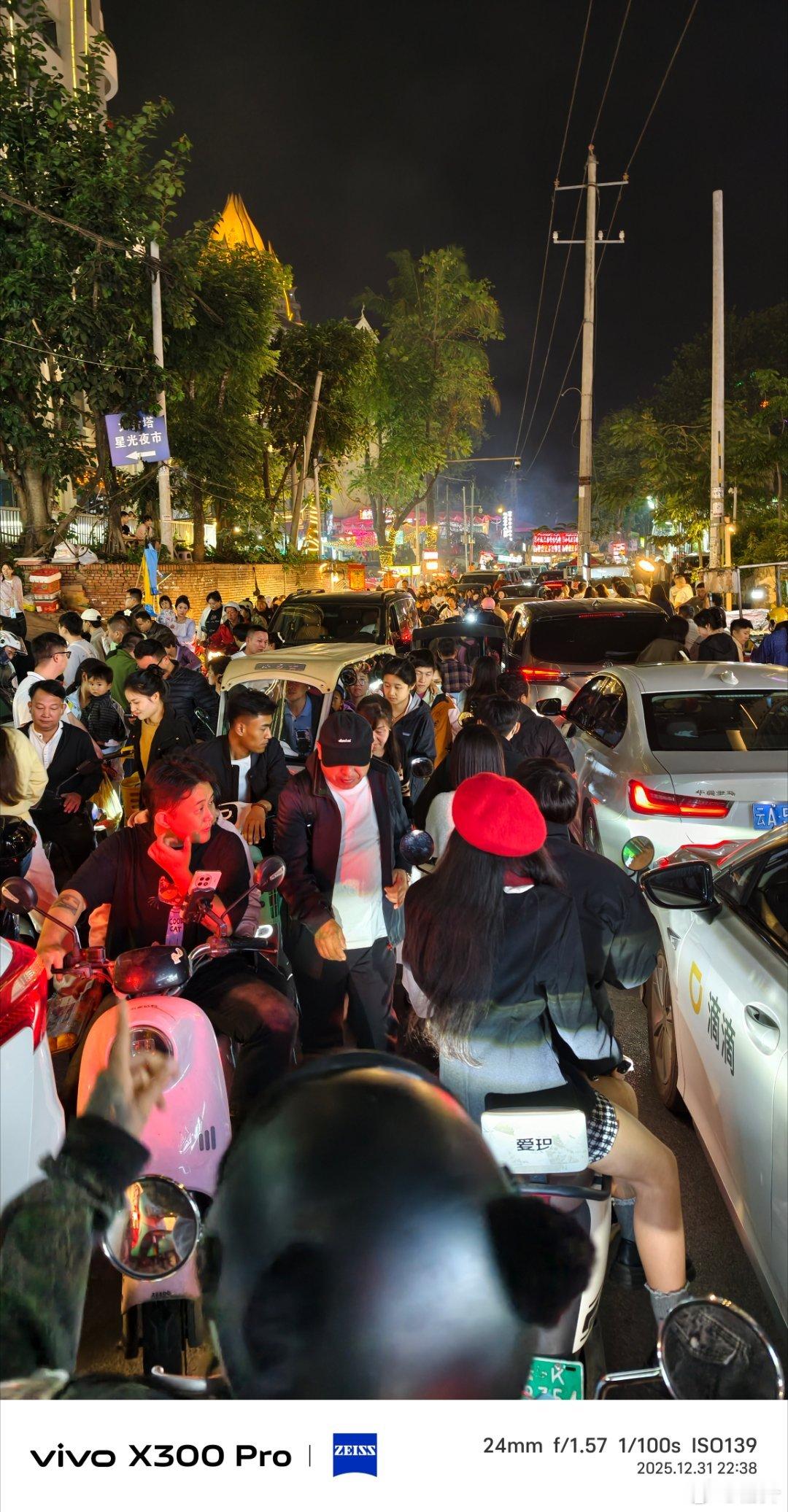 星光夜市附近西双版纳