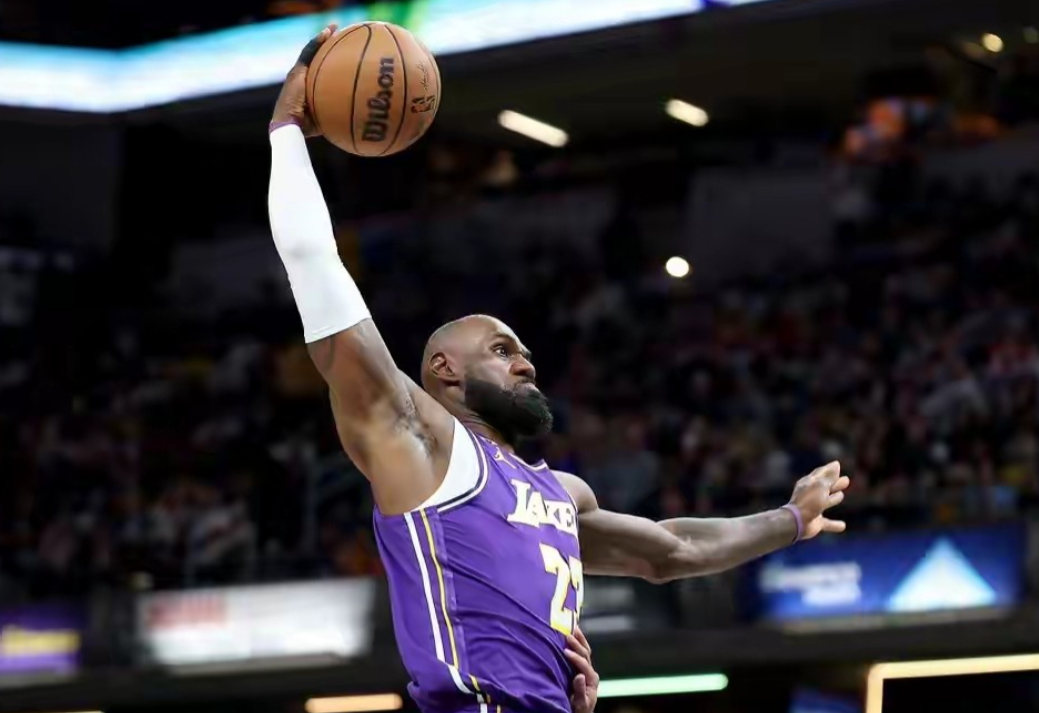 数据不会骗人，今天乔治的表现完败詹姆斯1、詹姆斯，全场出战33分钟，投篮16投