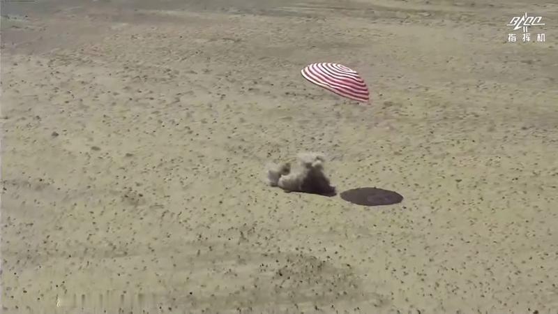 当神舟二十号返回舱舱壁赫然出现两道约2厘米裂纹的画面传出时，全网瞬间屏住呼吸。然