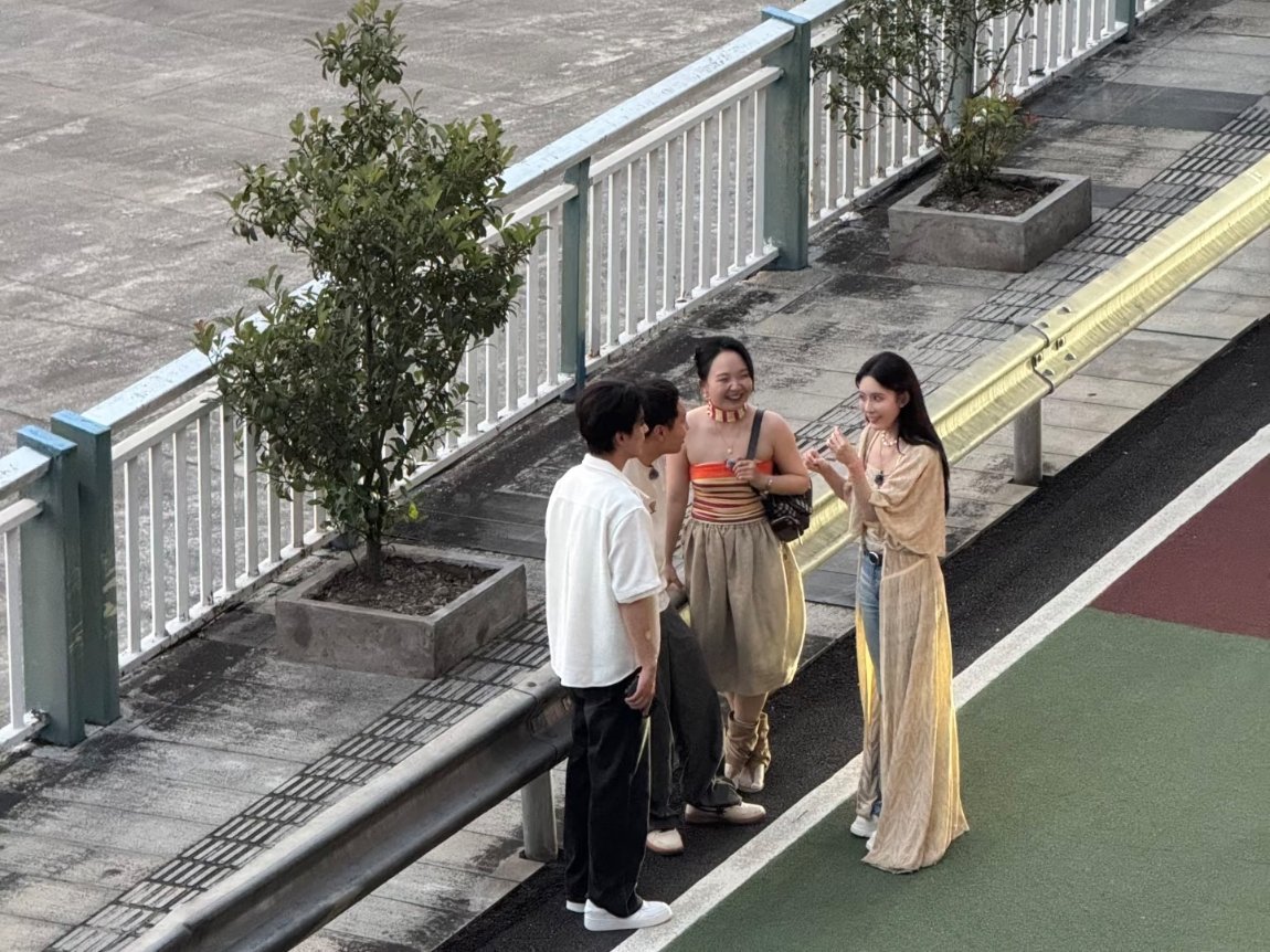 坐等合照嘿嘿嘿，孟子义小表情又叽叽呱呱说啥😝