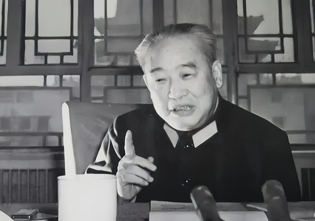 1985年百万大裁军，总政治主任没有动，还是开国中将余秋里，他任职一直到1987
