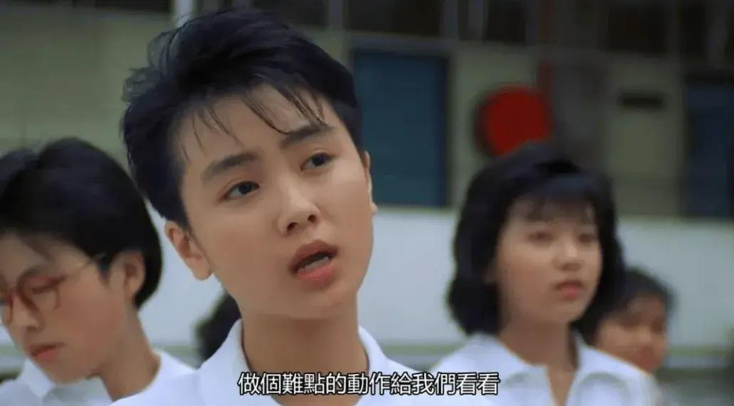袁洁莹是很多人心目中的“短发女神”，她的短发造型既干脆利落，又不失女性的柔美。
