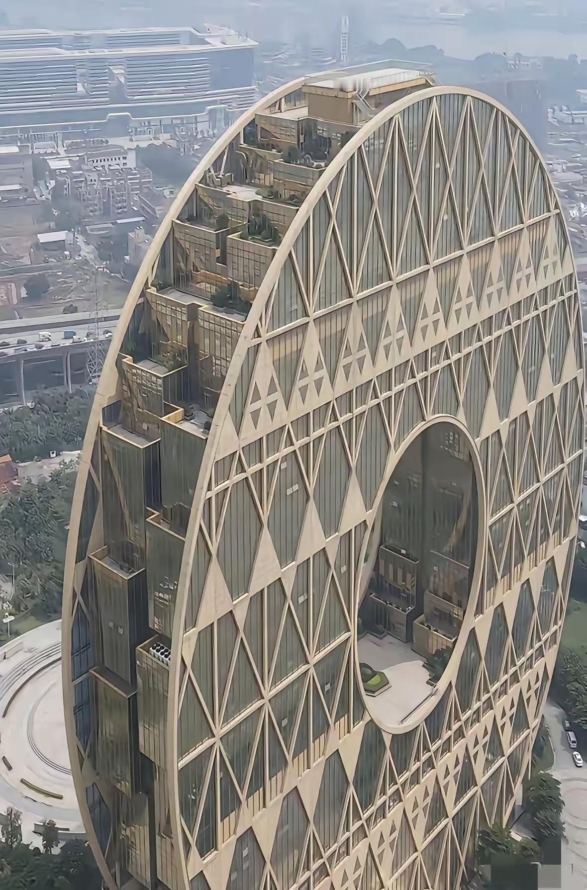 这才是今年最讽刺的瓜！耗资10亿的广州铜钱大厦，起拍半个月居然没人要！谁