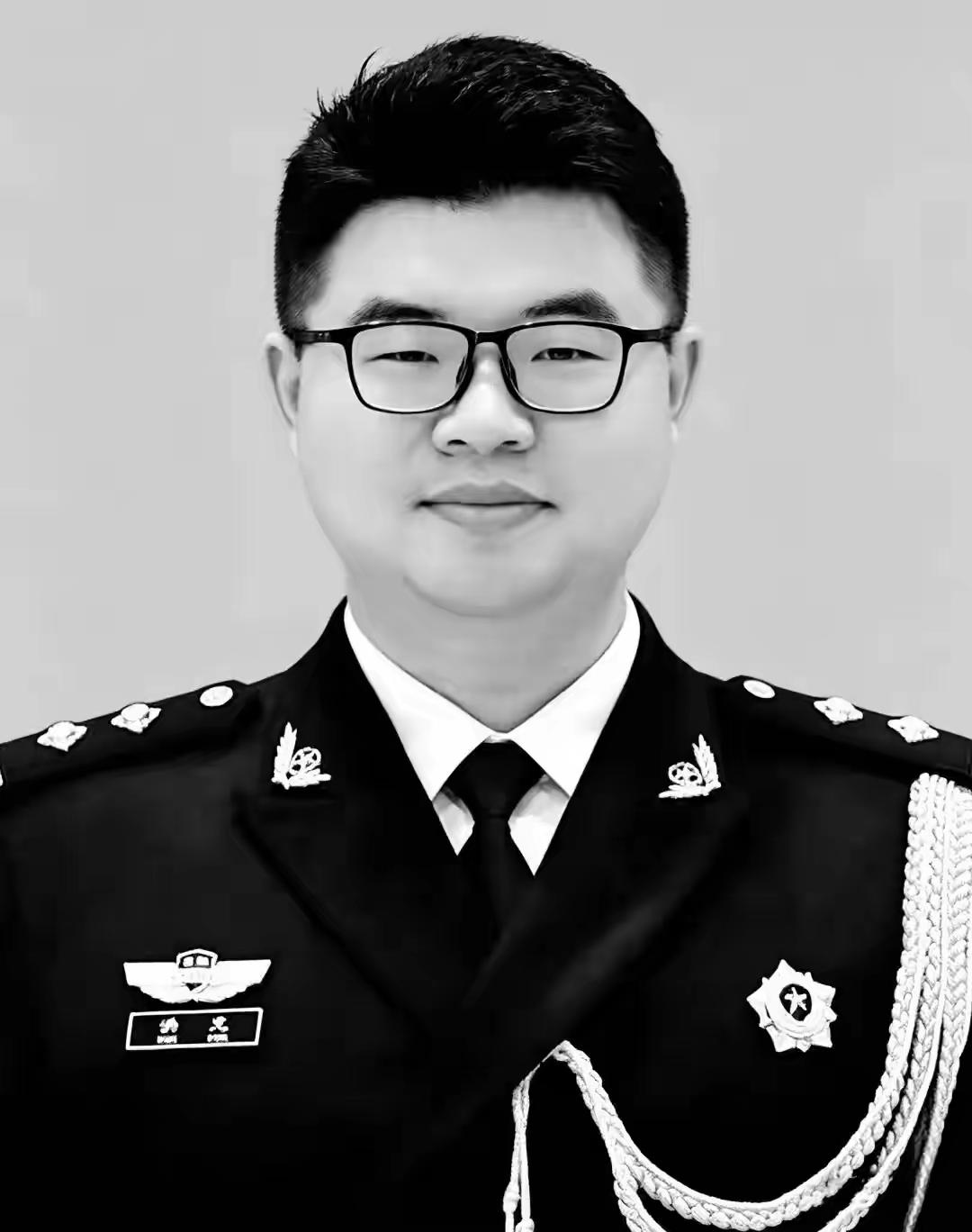 34岁，一个本该扛起家庭、追赶梦想的年纪，却在一声急促的心跳中止里，戛然而止。